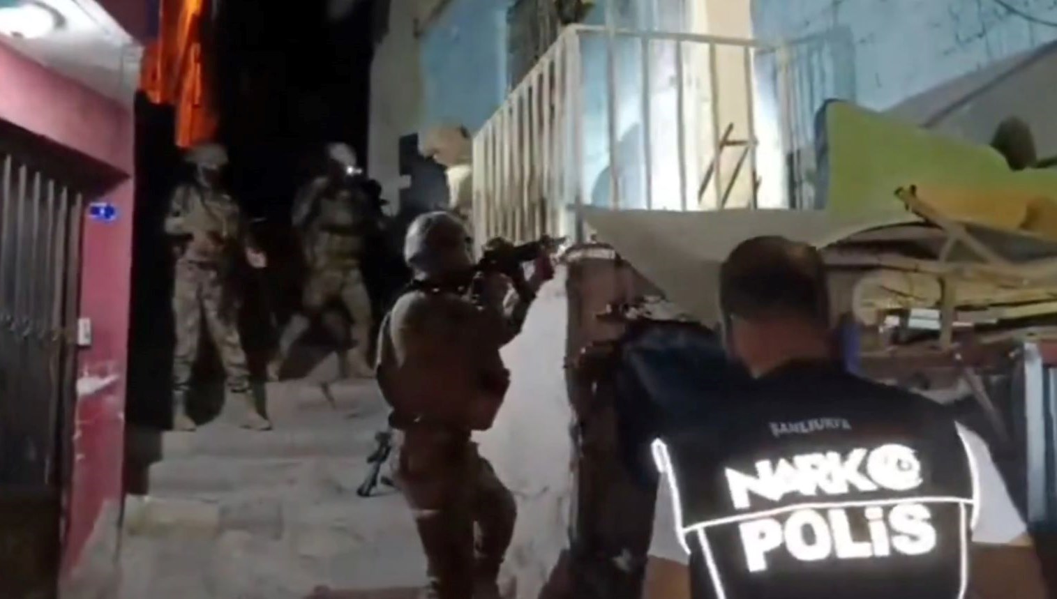 70 ilde uyuşturucu operasyonu: 940 zehir taciri yakalandı