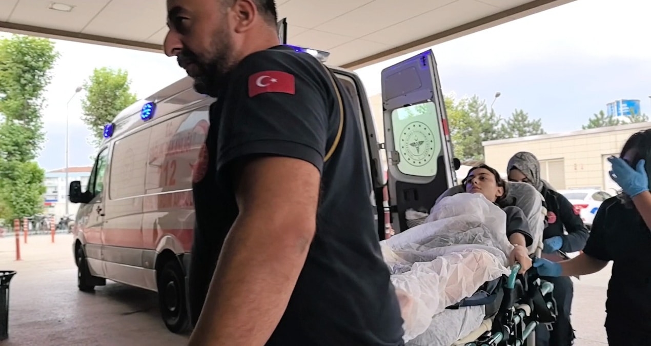 Bacaklarına kaynar su dökülen market çalışanı yaralandı