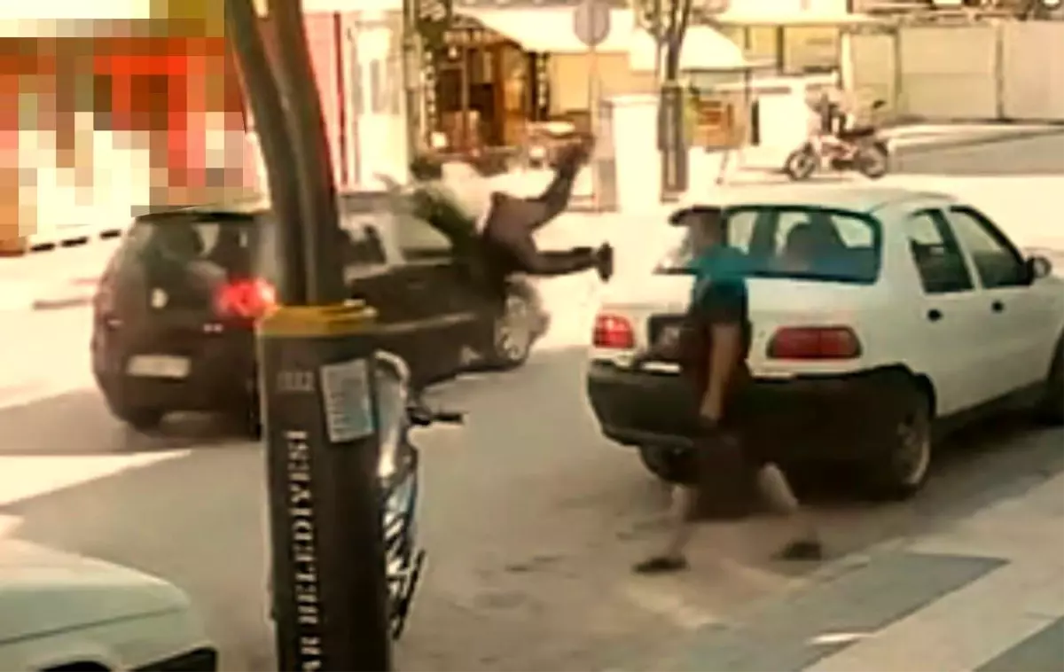 Burdur’da Otomobilin Çarptığı Genç Havaya Savruldu