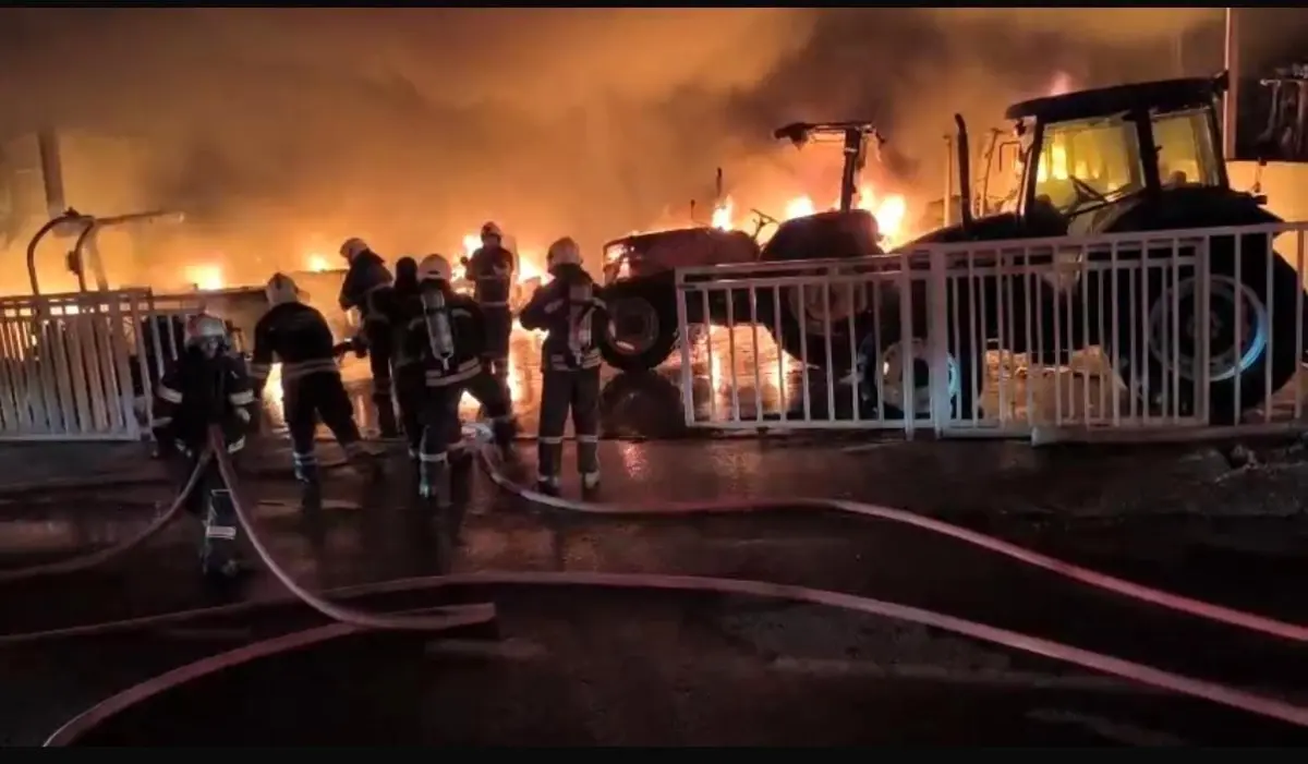 Diyarbakır’da Yangın: 22 Traktör, 3 Dükkan Yandı