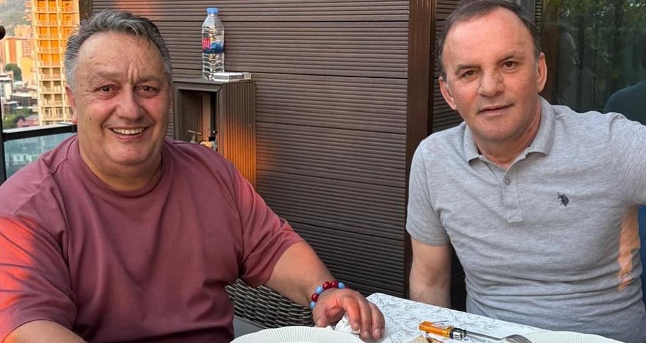 Kırmızı bültenle aranan iş insanıyla yemeğe çıktı