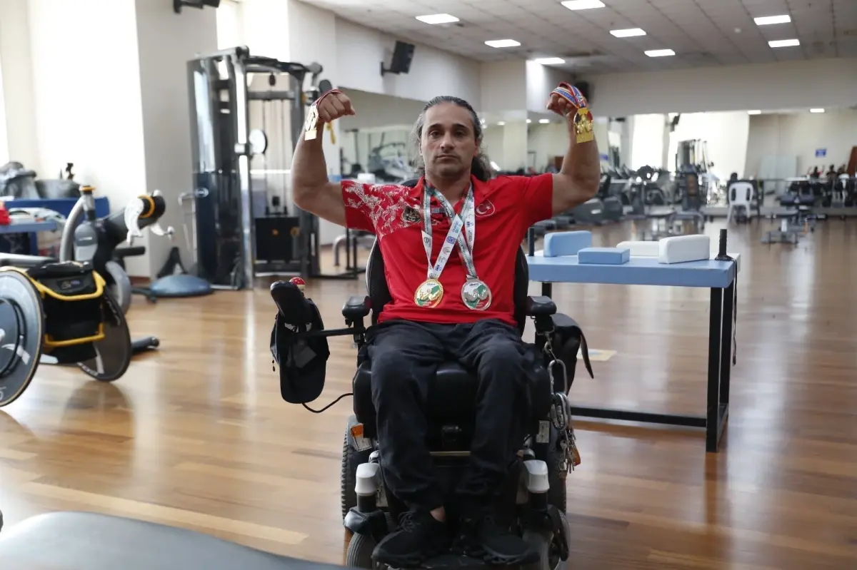 Bağcılarlı Sporcular Bilek Güreşi Şampiyonası’nda Başarı Elde Etti