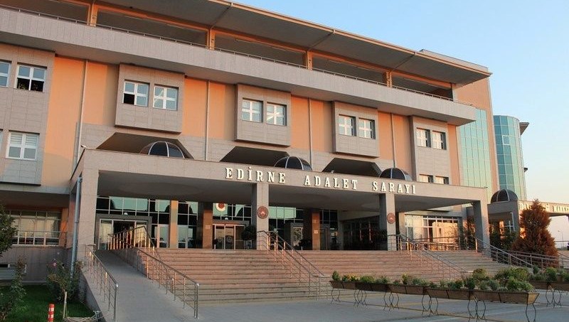 Kiralık otomobilde, yurt dışına kaçmak isteyen 4 şüpheli yakalandı