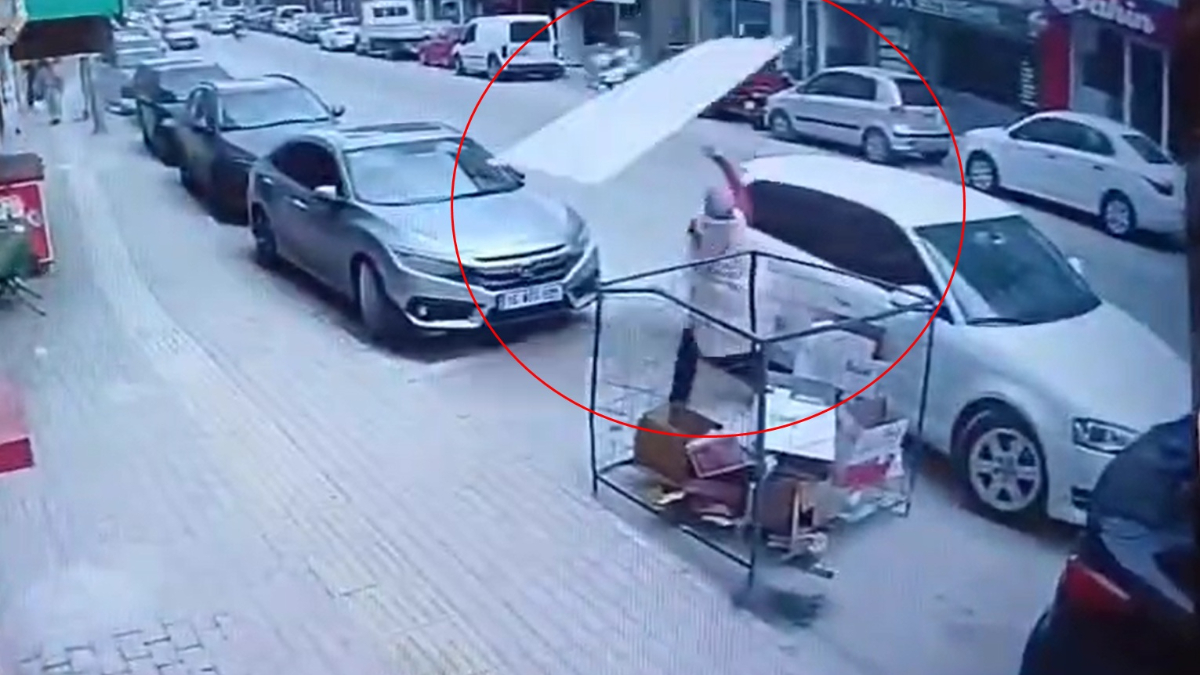 Bursa’da lodosun çatıdan kopardığı sac levhanın altında kalmaktan son anda kurtuldu