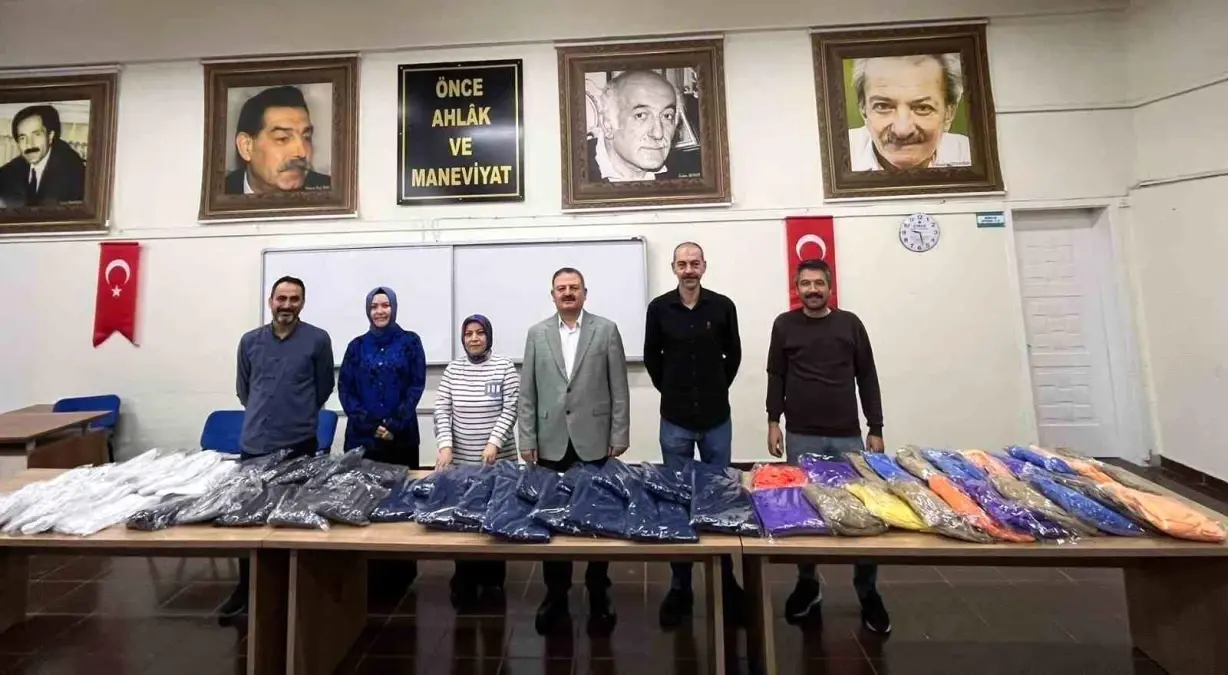 Kışlık Kıyafetler İhtiyaç Sahiplerine Ulaşıyor