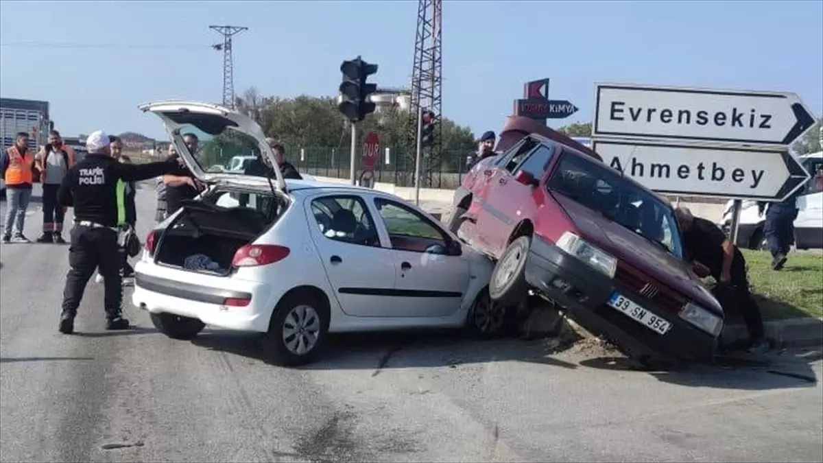 Lüleburgaz’da Çarpışma: Sürücüler Yaralı