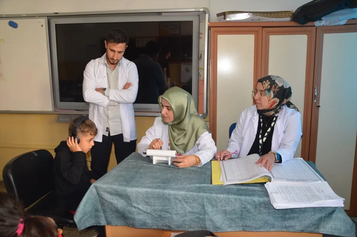 Muş’ta Öğrencilere İşitme Testi Uygulanıyor