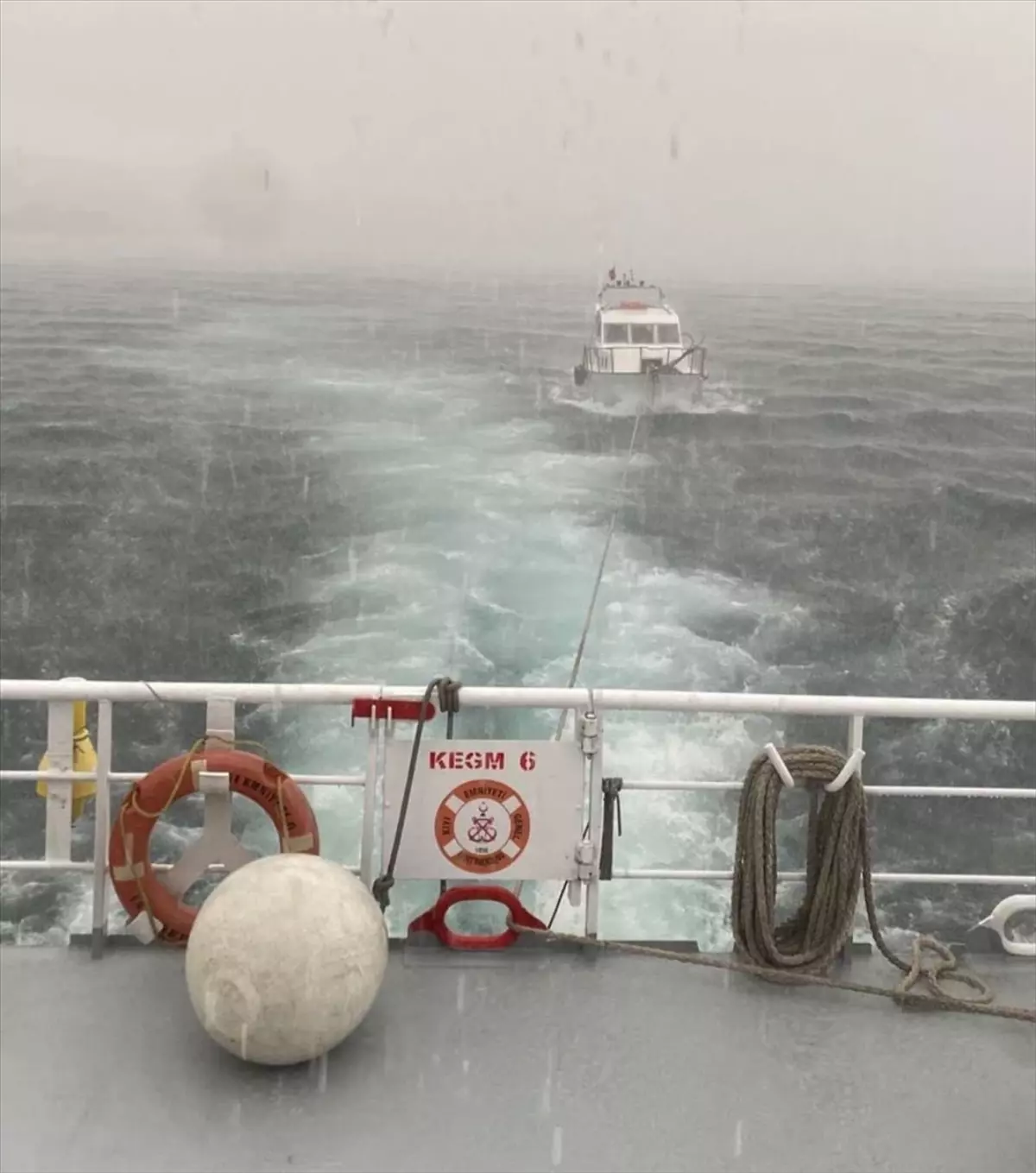 Çanakkale Boğazı’nda Tekne Kurtarıldı