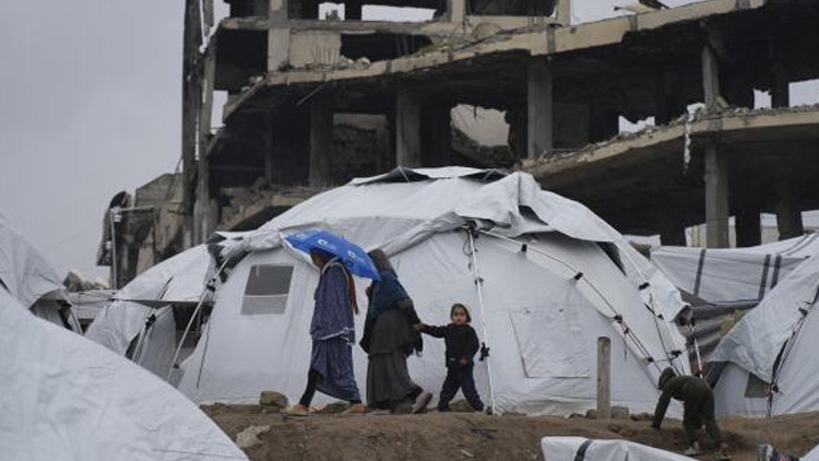 Gazze’de on binlerce çadır sular altında kaldı