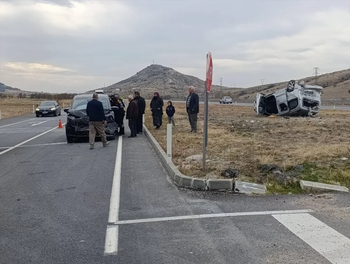 İhsaniye’de Trafik Kazası: 7 Yaralı