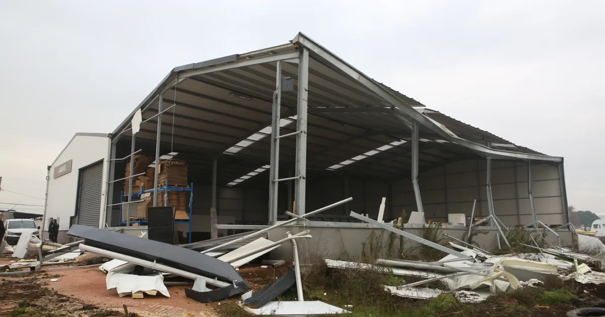 Bursa Nilüfer’de iki kaçak yapı daha yıkıldı