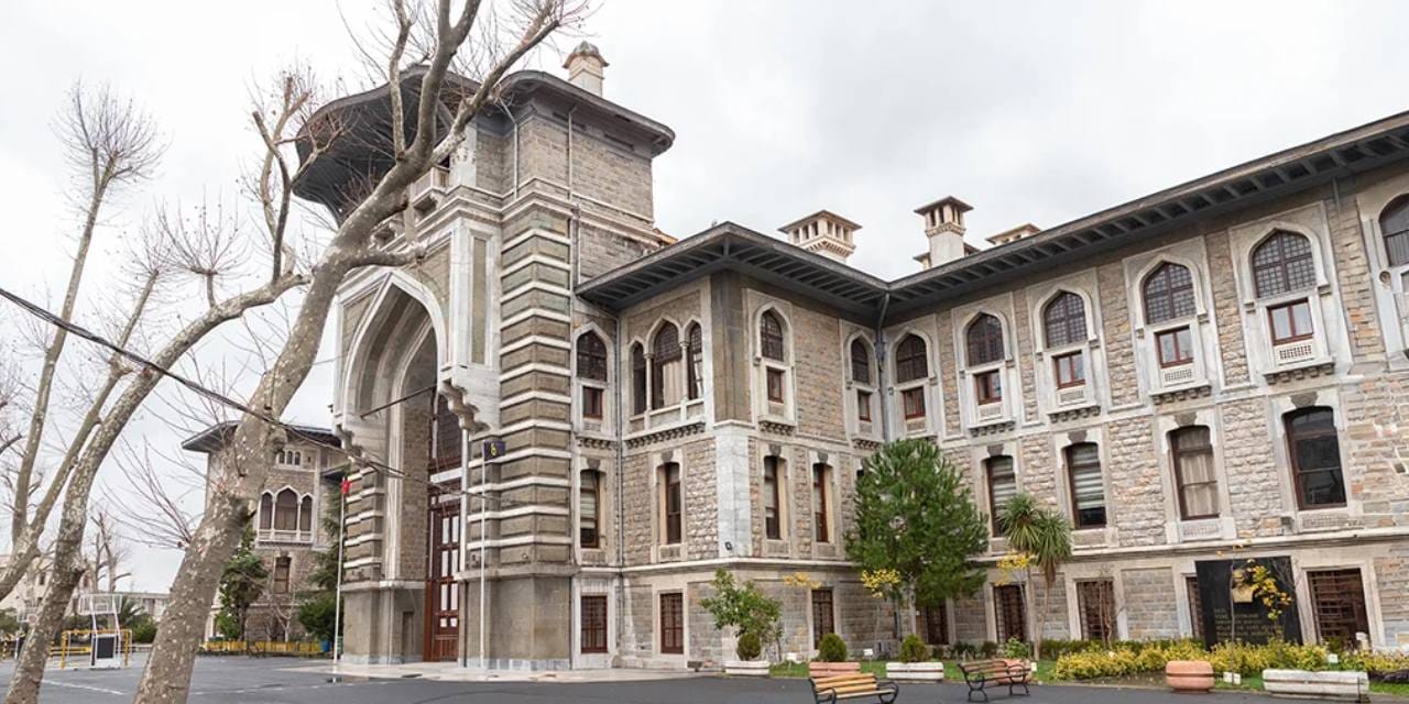 İstanbul Erkek Lisesi’nde dehşet gecesi: LGS birincilerine muştalı bıçaklı işkence!