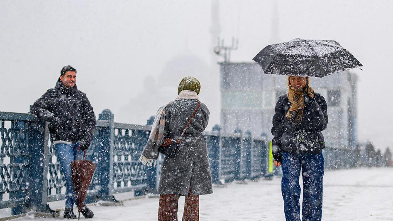 İstanbul’da 10 yıl sonra bir ilk! Yılbaşında kar geliyor: Lapa lapa yağacak