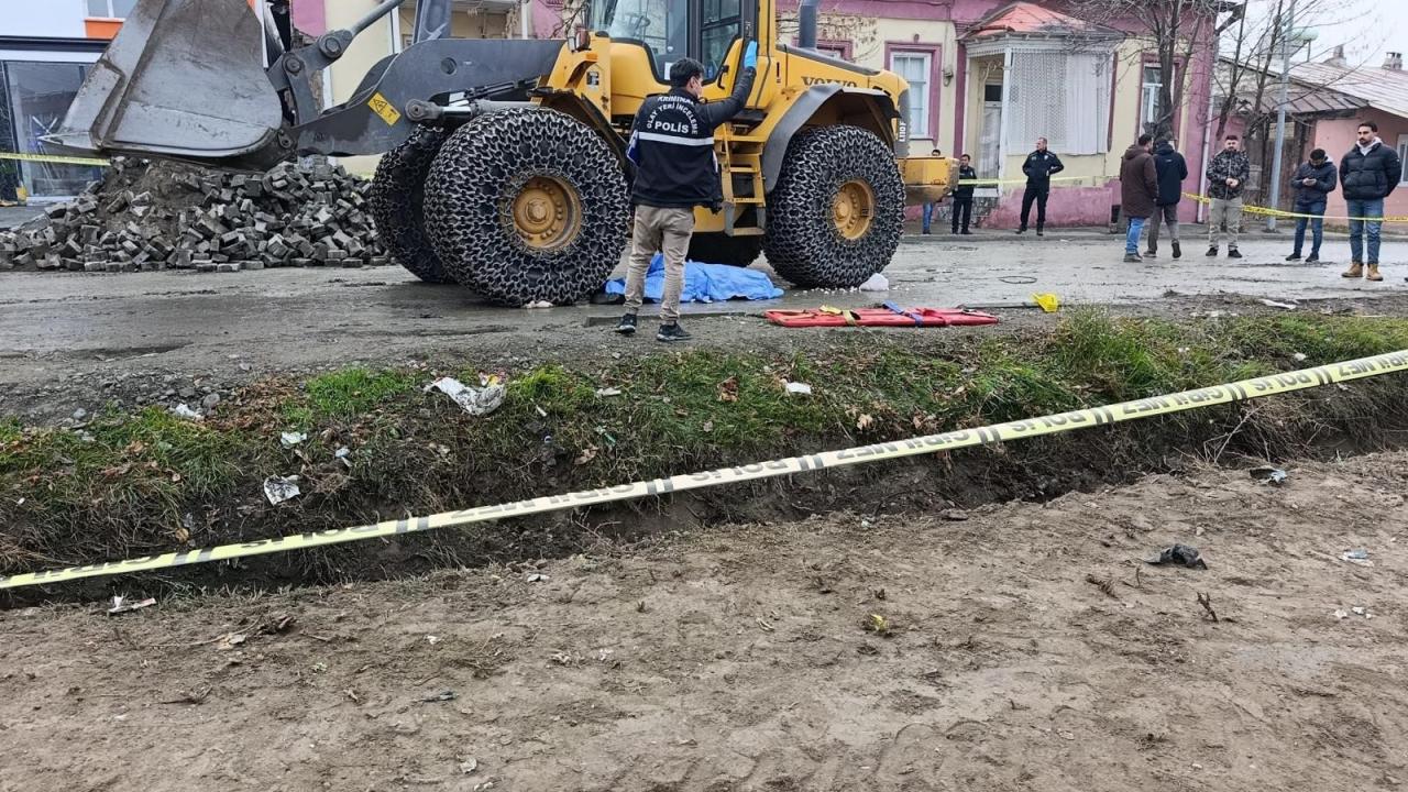 Kars’ta feci kaza! Emekli imam kepçenin altında kaldı