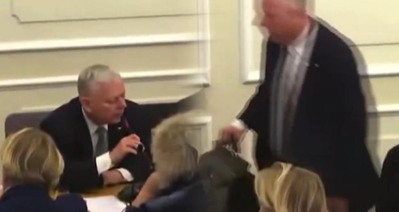 Polonyalı Milletvekili “Gerizekalılar” diyerek komisyonu terk etti