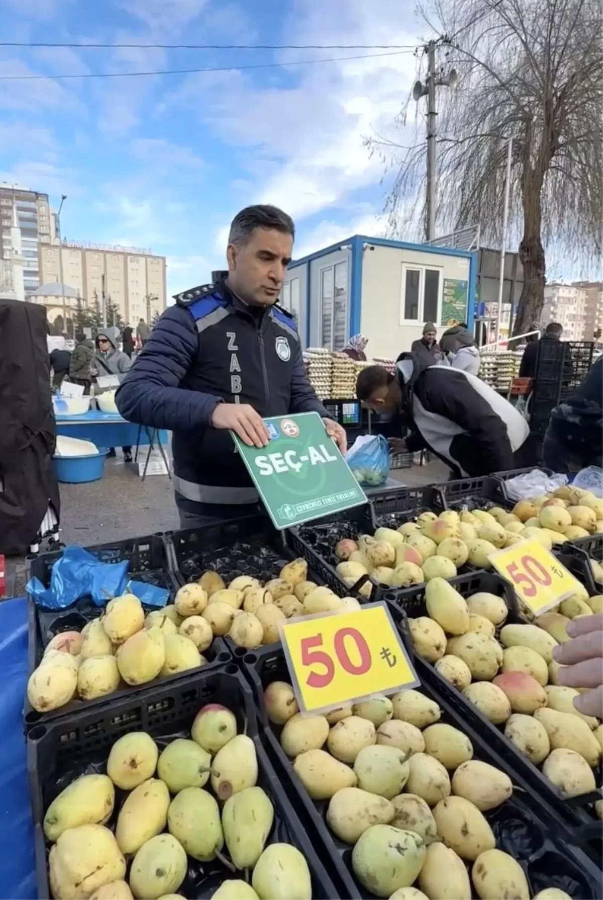 Çorum’da semt pazarlarında “seç-al” dönemi başladı