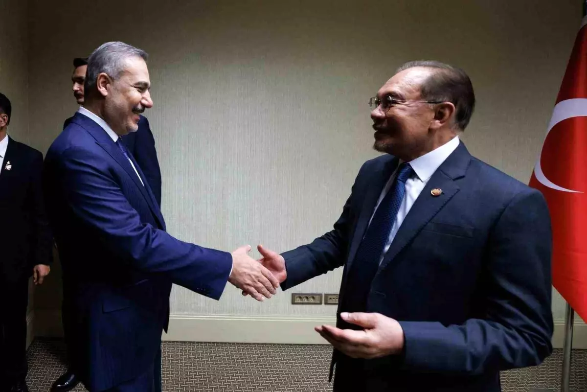 Fidan, Malezya Başbakanı ile Görüştü