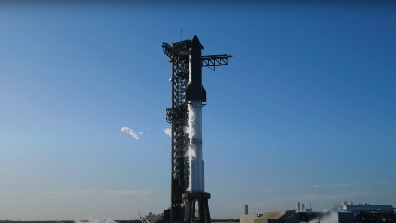 SpaceX Ay’a yöneliyor, Mars planı geri çekiliyor