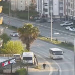 trafikte-skandal-manevra-pahaliya-patladi-geri-geri-giden-surucuye-20-bin-tl-ceza-x7pBDhRS