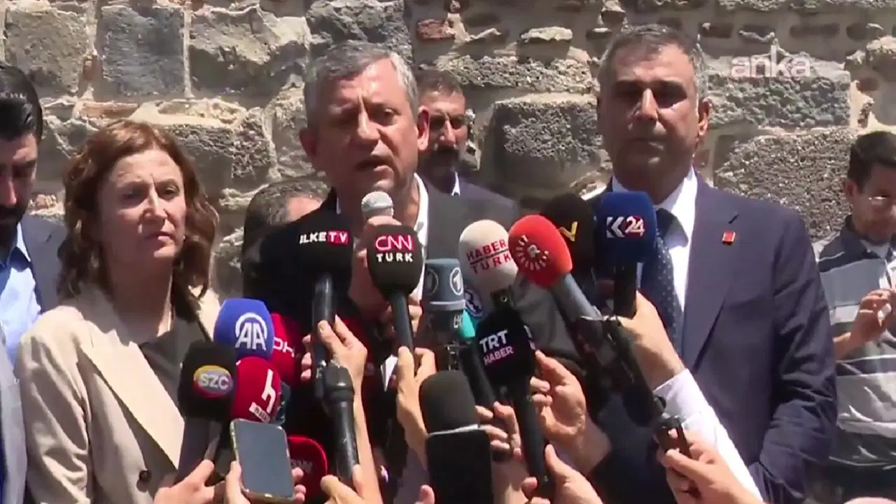 Özgür Özel Diyarbakır’da: ‘Güne Selahattin Demirtaş’ın selamıyla başladık’