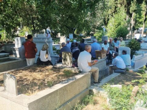 Suleyman arif emre turkiye yazarlar birligi tarafindan kabri basinda anildi 8P8bifag